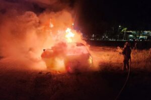 އައްޑޫ ސިޓީ ހިތަދޫގައި ދުއްވާފައި ދިޔަ ކާރެއްގައި ރޯވެ އަނދައިފި