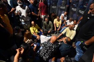 އިދިކޮޅު އެއްވުމުން ހައްޔަރުކުރި މީހުންނަށް ދައުވާ ނުކުރަން ނިންމައިފި