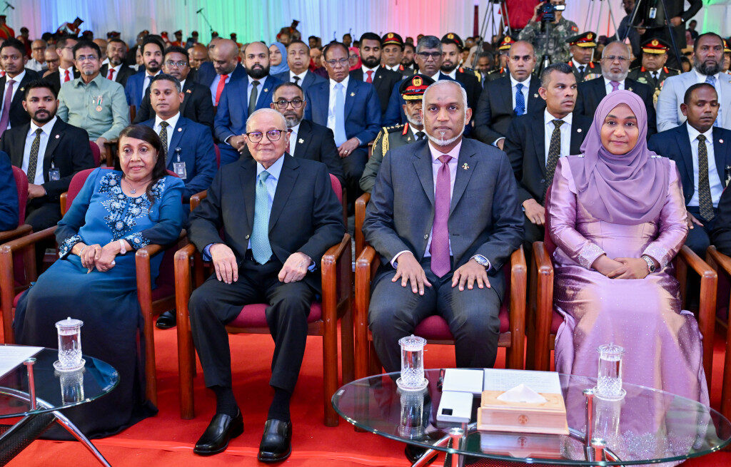 ރައީސް މައުމޫނަށާއި ޝަހީދުންގެ އާއިލާތަކަށް ނޮވެމްބަރު 3 ގެ ޝަރަފުގެ އައްޑަނައަކާއި ހަނދާނީ އައްޑަނައެއް އަރުވަނީ