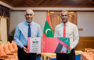 ރާއްޖެ-ފަލަސްޠީން މެޗުގެ ސްވެނިއަރ ޕްލެޓިނަމް ޓިކެޓު ރައީސް މުޢިއްޒު ބައްލަވައިގެންފި