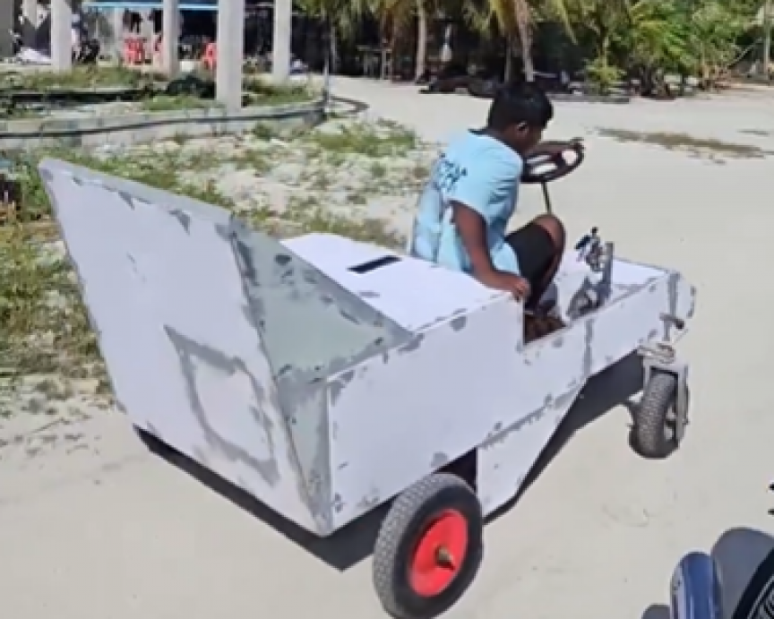 15 އަހަރުގެ ޒުވާނަކު ގަރާޖުން އުފައްދާލި ކާރަކާއެކު ސަމާލުކަމަށް