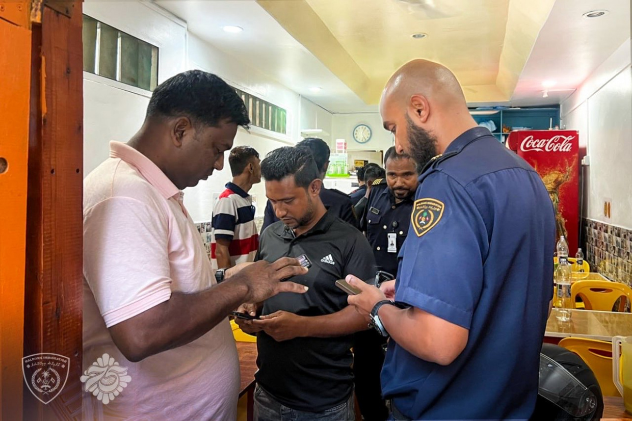 މާލޭގައި ހިންގި އޮޕަރޭޝަނެއްގައި ގަވައިދު ހިލާފަށް އުޅެމުންދިޔަ ފަސް ބިދޭސީން ހައްޔަރުކޮށްފި