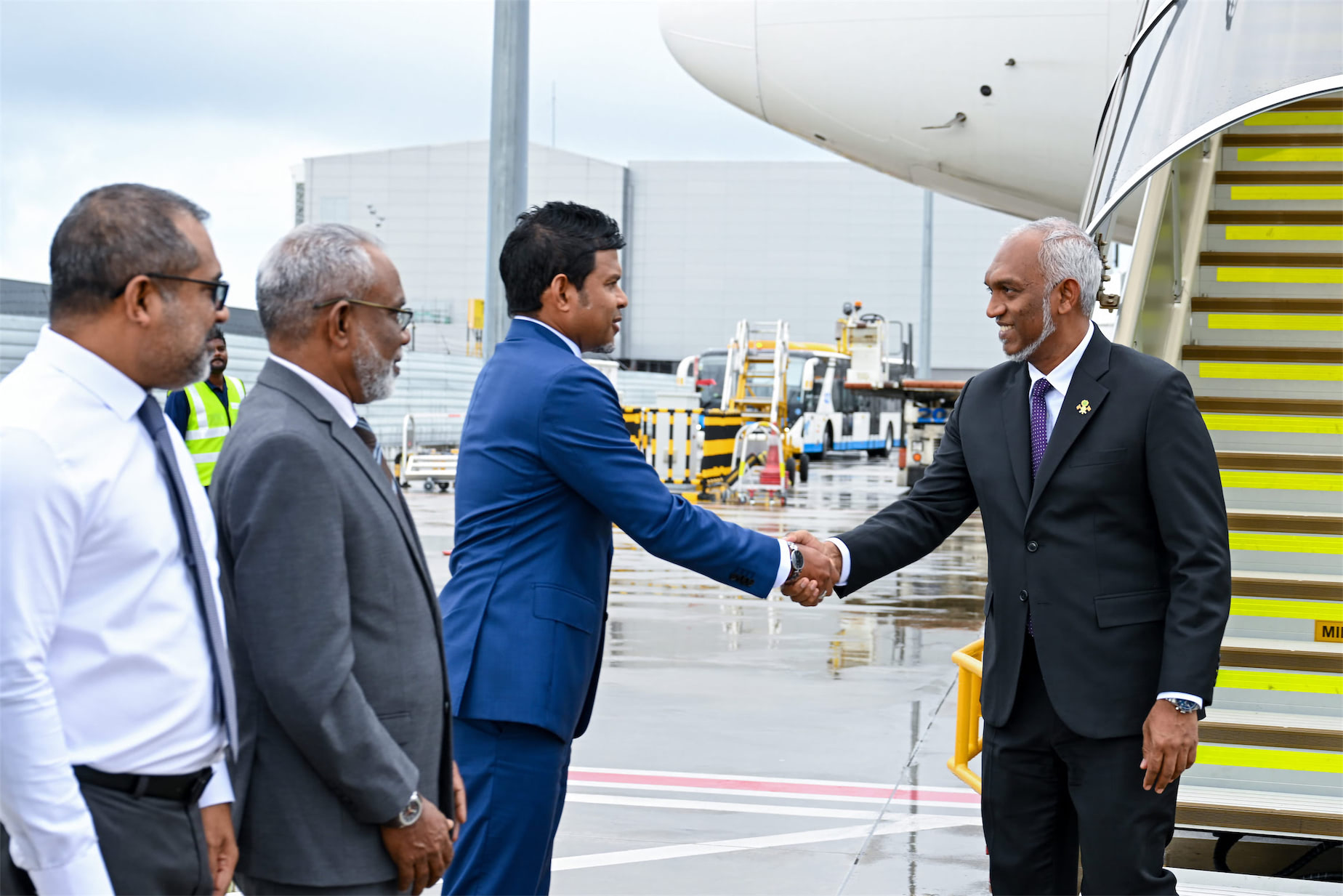 އިނގިރޭސިވިލާތަށް ކުރެއްވި ދަތުރުފުޅު ނިންމަވާލެއްވުމަށްފަހު ރައީސް މާލެ ވަޑައިގެންފި