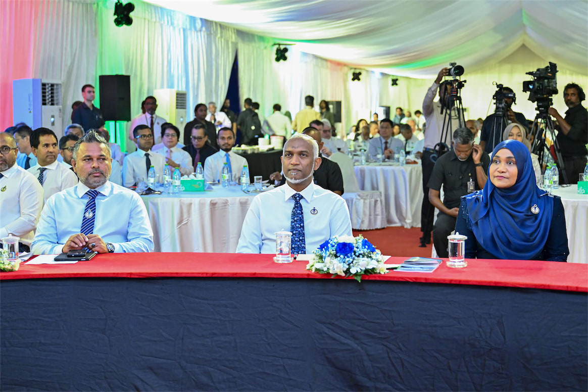 ރައީސްގެ ދެކަނބަލުން ދުވާފަރަށް ކުރެއްވި ދަތުރުފުޅު ނިންމަވާލައްވައިފި