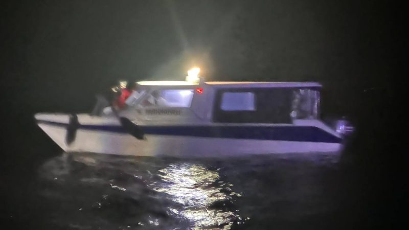 ބަލިމީހަކު ގޮވައިގެން ދަތުރުކުރި ލޯންޗު އިންޖީނު ހަލާކުވުމުން މެރިން ޕޮލިހުން އެހީތެރި ވެއްޖެ