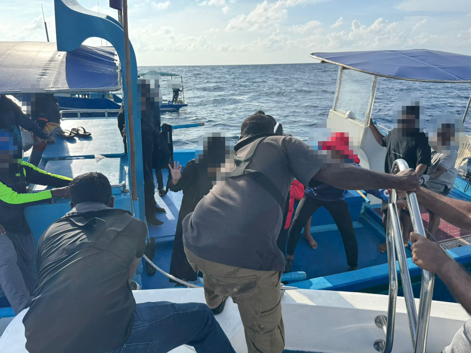 ފުވައްމުލަކުން މަސްބާނަށް ނުކުމެ އިންޖީނު ހުއްޓުނު ދޯނިން 10 މީހުން ސަލާމަތްކޮށްފި