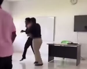 އައްޑޫ ހައިސްކޫލުގައި ދަރިވަރަކަށް އަނިޔާކުރި ބިދޭސީ ޓީޗަރު ސަސްޕެންޑްކޮށް މައްސަލަ ބަލަނީ