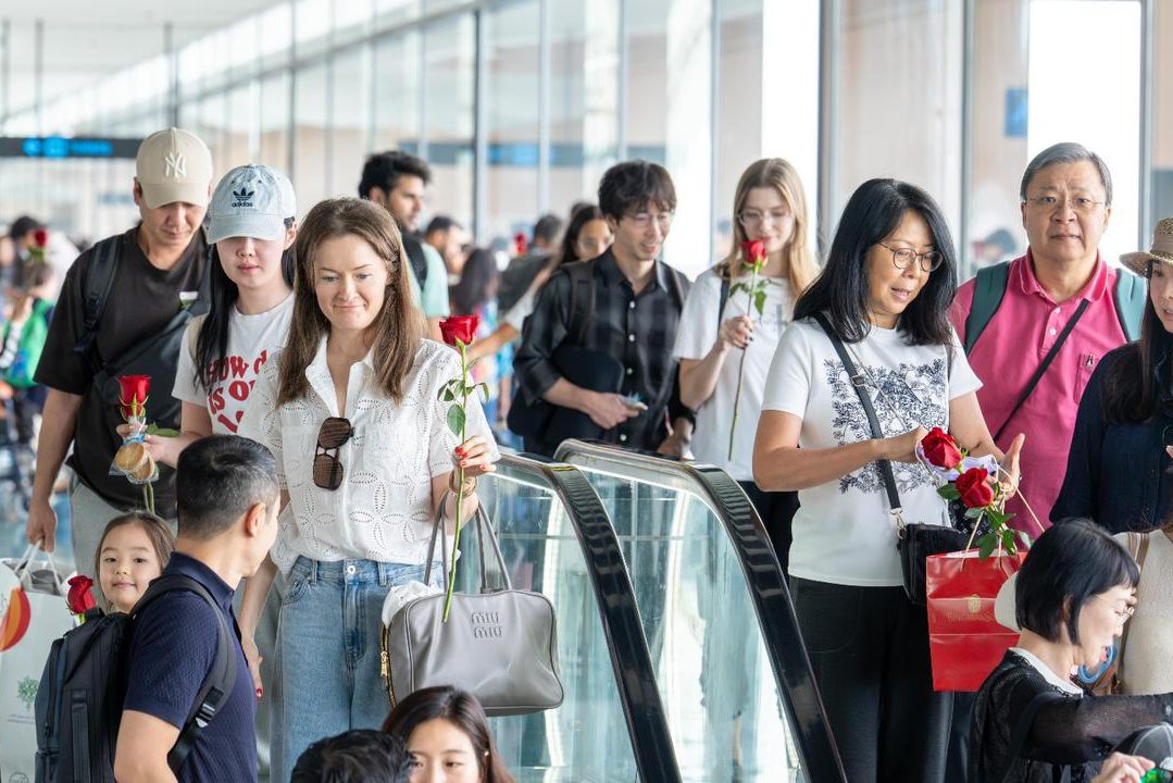 މެދުއިރުމަތީގެ ހަމަނުޖެހުންތަކާ ގުޅިގެން ތާށިވި ފަތުރުވެރިން ފޮނުވާލުމަށް ހާއްސަ ފްލައިޓްތަކެއް ބާއްވައިފި