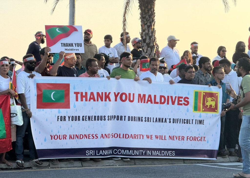 ތޫފާން ދީތުވާގައި ރާއްޖެއިން ވެދިން އެހީއަށް ޝުކުރު އަދާކުރަން ސްރީލަންކާ ރައްޔިތުން އެއްވުމެއް ބާއްވައިފި