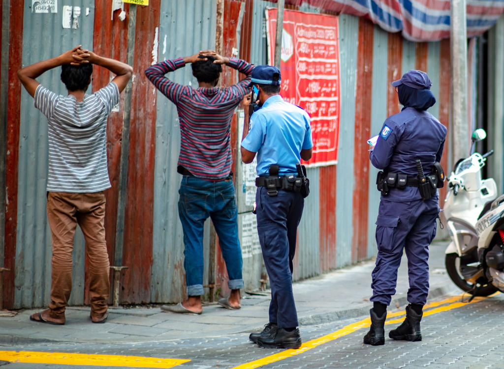 ތަކުރާރުކޮށް ކުށްކުރާ 1000 މީހުން އެބަތިބި: ޕޮލިސް