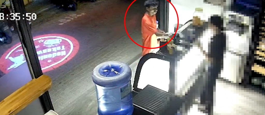 ސައްހަނޫން ޑޮލަރު މުއާމަލާތުގެ ތުހުމަތު ކުރެވޭ މީހަކު ހޯދަނީ