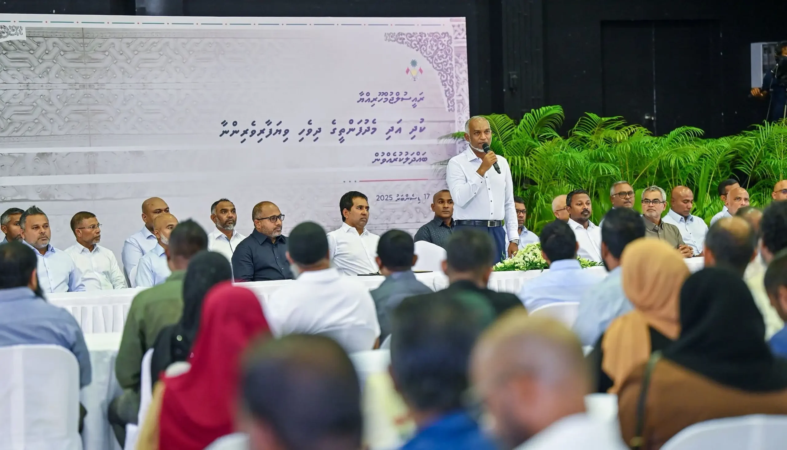 ސަރުކާރުން ދައްކަން ޖެހޭ ފައިސާއިން ޓެކްސް ކަނޑައިދިނުމަށް ވިޔަފާރިވެރިން އެދިއްޖެ