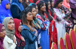 ސިވިލް ސާވިސް އަންހެން މުވައްޒަފުންނަށް ދިވެހި ލިބާސް ލެވޭ ގޮތަށް ޤަވާއިދު އިސްލާހުކޮށްފި