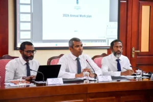 ތަޖުރިބާ ހޯދުމުގެ ނަމުގައި ފަޅު ރަށްތަކަށް ދަތުރުކުރި މައްސަލައެއް ފެންމަތިވެއްޖެ