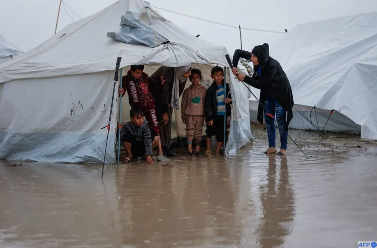 ޣައްޒާއަށް އެރި ތޫފާނުގައި ތިން ކުޑަކުދިން ހިމެނޭހެން 14 މީހުން މަރުވެއްޖެ