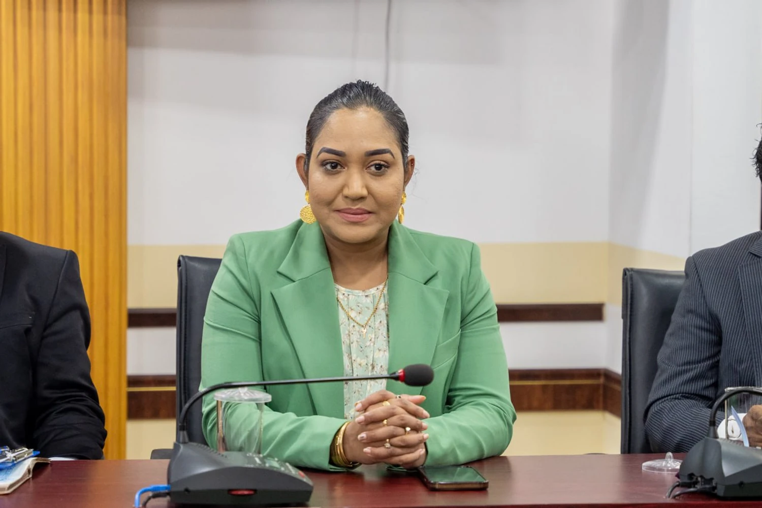 އައުޓްޑޯ ޖިމްގެ ލިޔުން ވީދާލީ އޮޅުވާލައިގެން ތާރީޚް ބަދަލުކޮށްފައި އޮތުމުން: ނަހުލާ