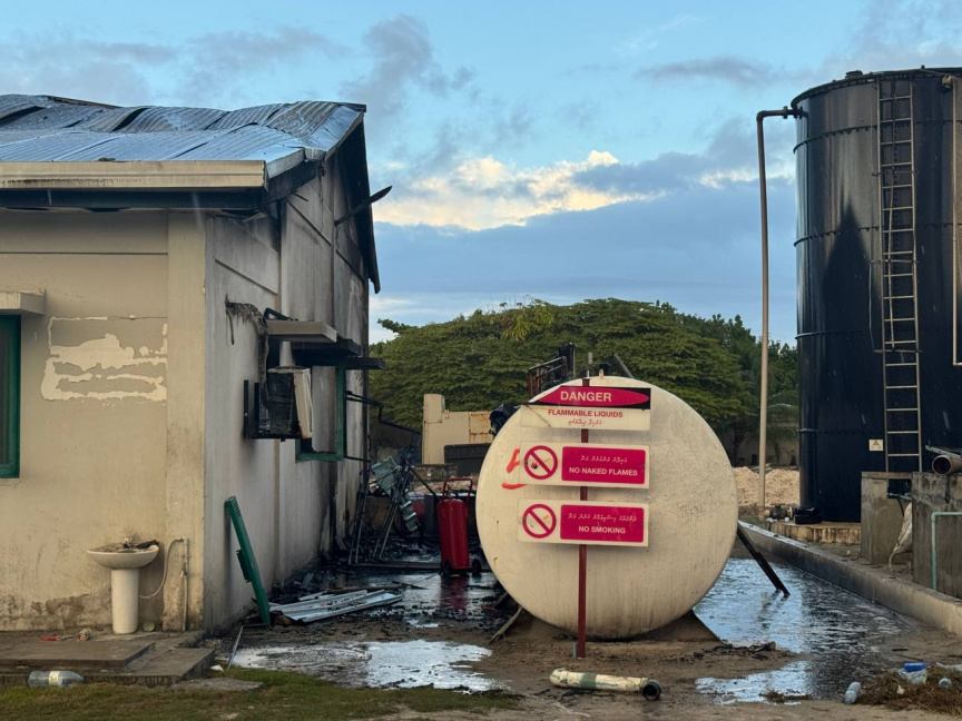 ލ. ގަމު އިންޖީނުގޭގައި ރޯވެ މުޅި ރަށް އަނދިރީގައި