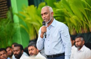 ރައީސް މުއިއްޒު އަންގާރަ ދުވަހު ގަލޮޅު ރައްޔިތުންނާ ބައްދަލުކުރައްވަނީ