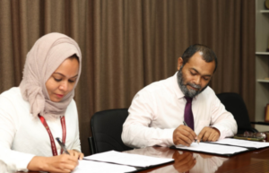 އަމިއްލަ މީޑިއާތަކަށް ބަޖެޓުން އެހީދިނުމަށް ވުޒާރާއާއި އެމްއެމްބީސީއާ ދެމެދު އެމްއޯޔޫއެއްގައި ސޮއިކޮށްފި