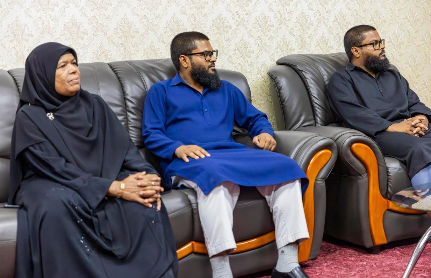 އެއްމާބަނޑު ދެބެއިންގެ ނަމޫނާ: މައިންބަފައިންގެ ހުވަފެން ހަގީގަތަކަށް ހަދައި، ހާފިޒްކަމުގެ ތާޖު އަޅައިފި