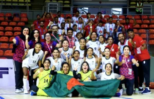 ރާއްޖެ ކޮޅަށް 14 ލަނޑު ޖަހައި، މެޗަކުން ބަލިނުވެ ބަންގްލަދޭޝްއިން ސާފް ޗެމްޕިއަންޝިޕް ކަށަވަރުކޮށްފި