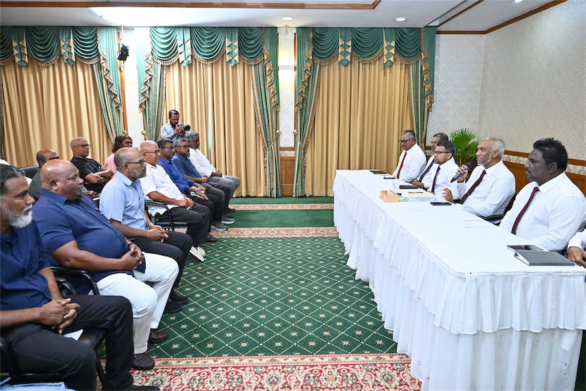 މާލޭ ވިޔަފާރި ބަނދަރުގައި މުދާ ހުސްކުރުމަށް މަސައްކަތްކުރާ ކުންފުނިތަކުގެ ވެރިންނާ ރައިސް ބައްދަލުކުރައްވައިފި