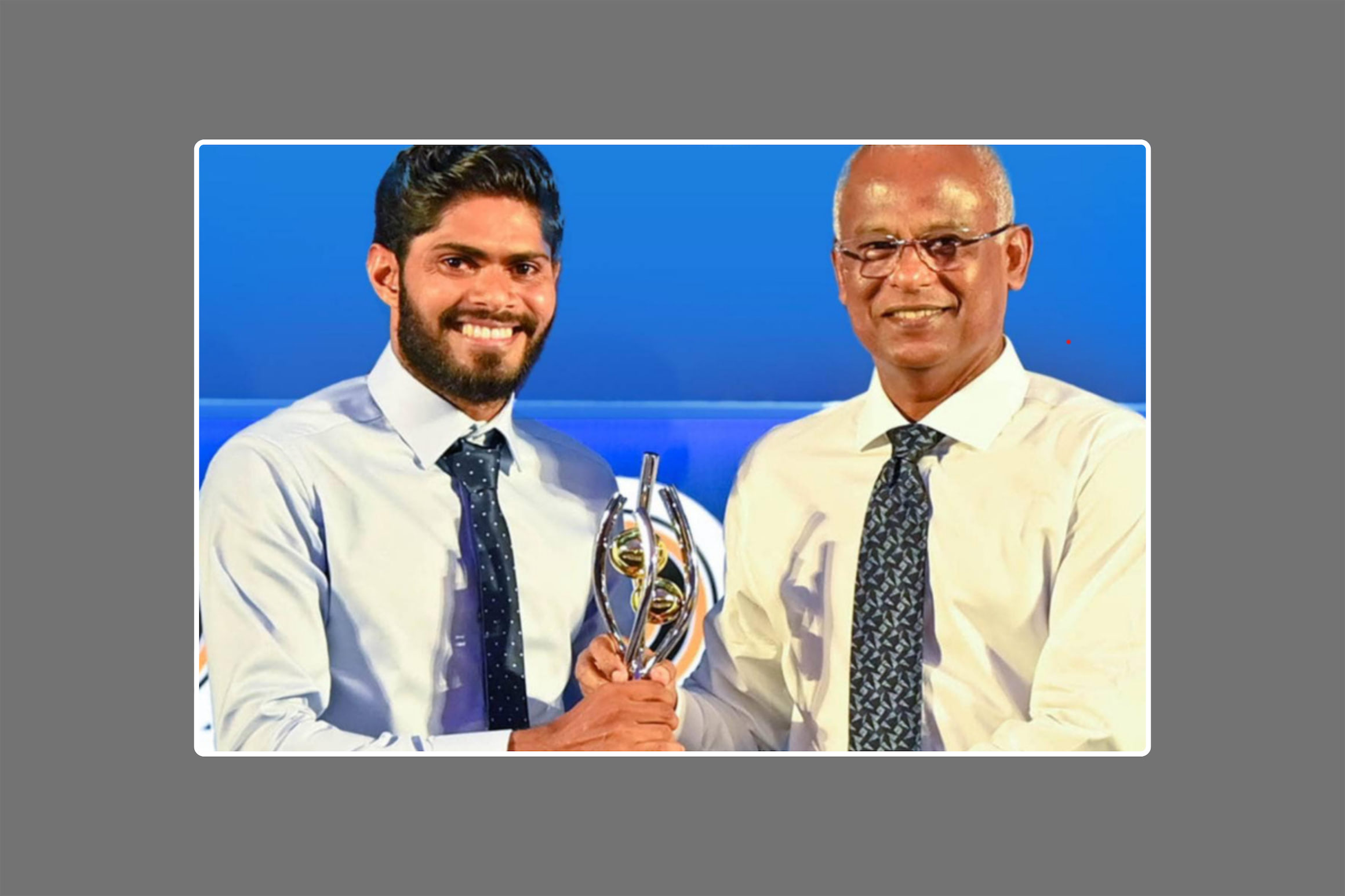 ޒުވާނުންގެ އެވޯޑް ހާސިލުކުރި އާފިރު ބަންދުގައި ބަހައްޓައިގެން ކޯޓަށް ހާޒިރުކުރުމަށް ފުލުހުން ހޯދަން ފަށައިފި