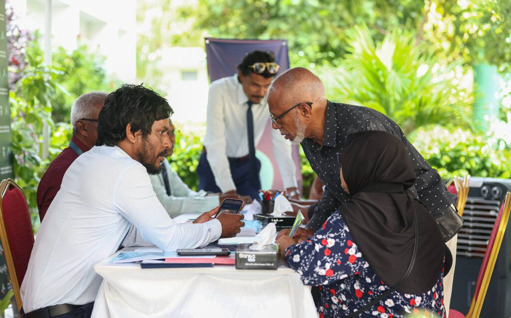 ފްލެޓާއި ގޯއްޗަށް އެދި 1600 އަށްވުރެ ގިނަ މީހުން ހުށަހަޅައިފި