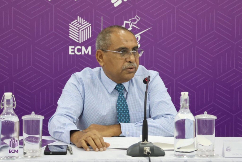 ސަބަބެއް ހާމަނުކުރައްވައި، އީސީގެ ރައީސް ކަމުން ޒާހިދު އިސްތިއުފާ ދެއްވައިފި