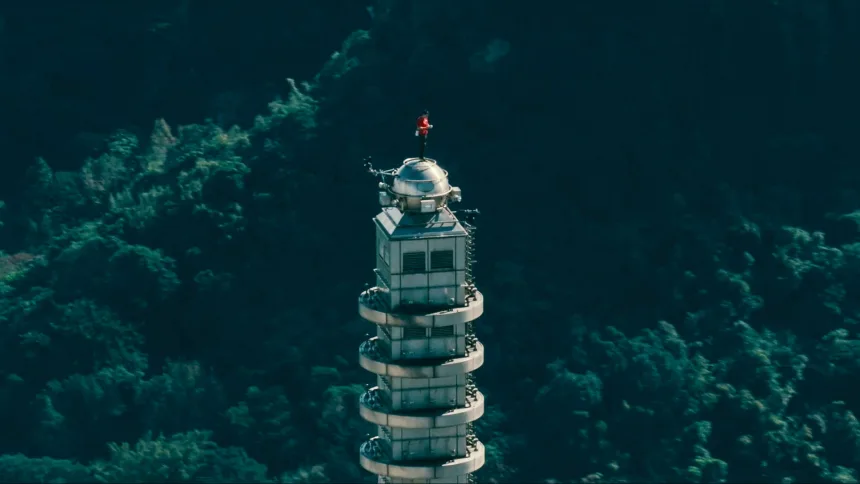 ރައްކާތެރިކަމުގެ އާލާތަކާ ނުލާ، ދުނިޔޭގެ އެންމެ އުސް އެއް އިމާރާތަށް އަރައި ތާރީޚީ ރެކޯޑެއް ހަދައިފި