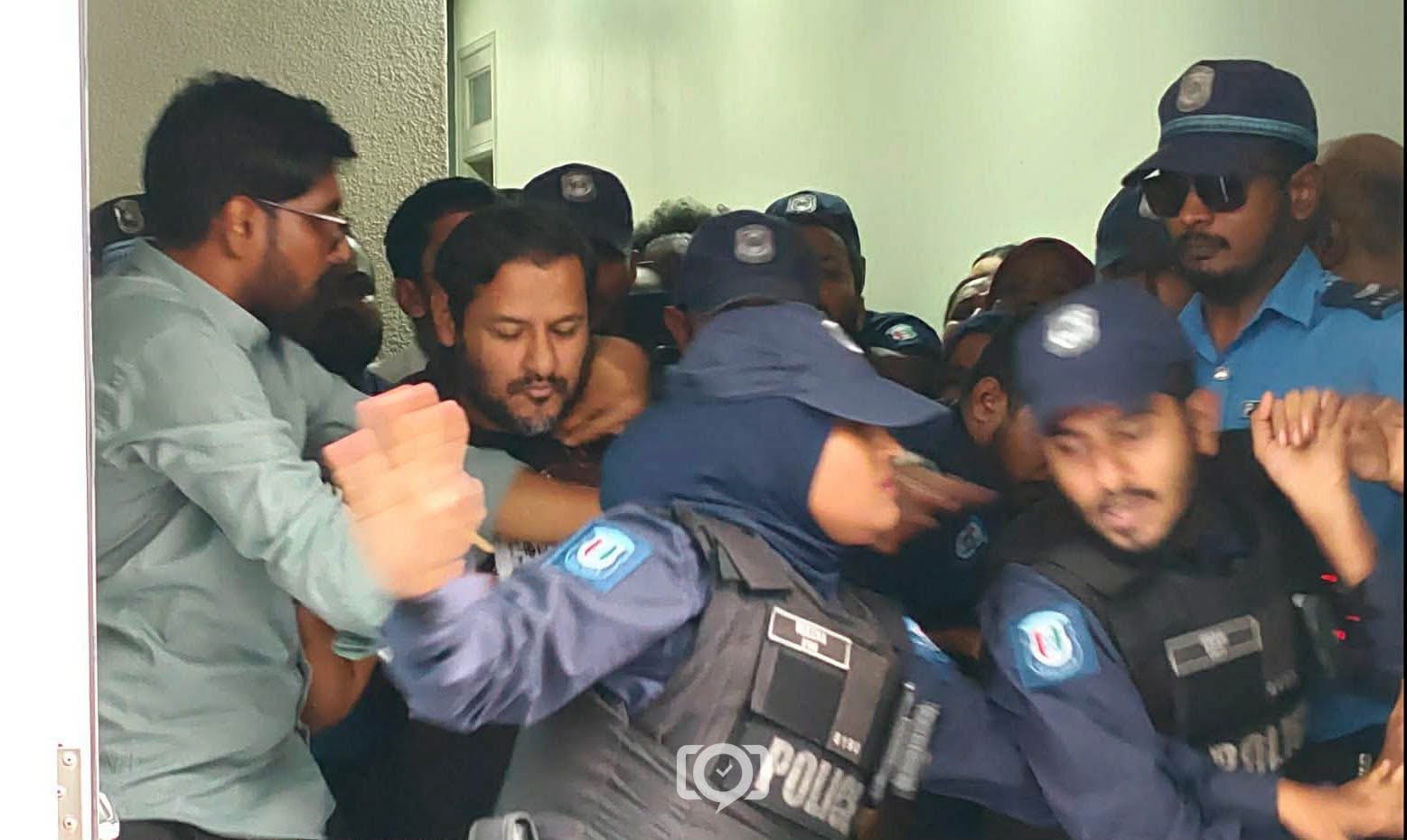 ކުޑަކުދިންނަށް ޖިންސީ ގޯނާކުރުމުގެ ތުހުމަތުގައި ބަންދުގައި ހުރި ސަނީ އުމަރުގެ ގެ ބަލާ ފާސް ކޮށްފި