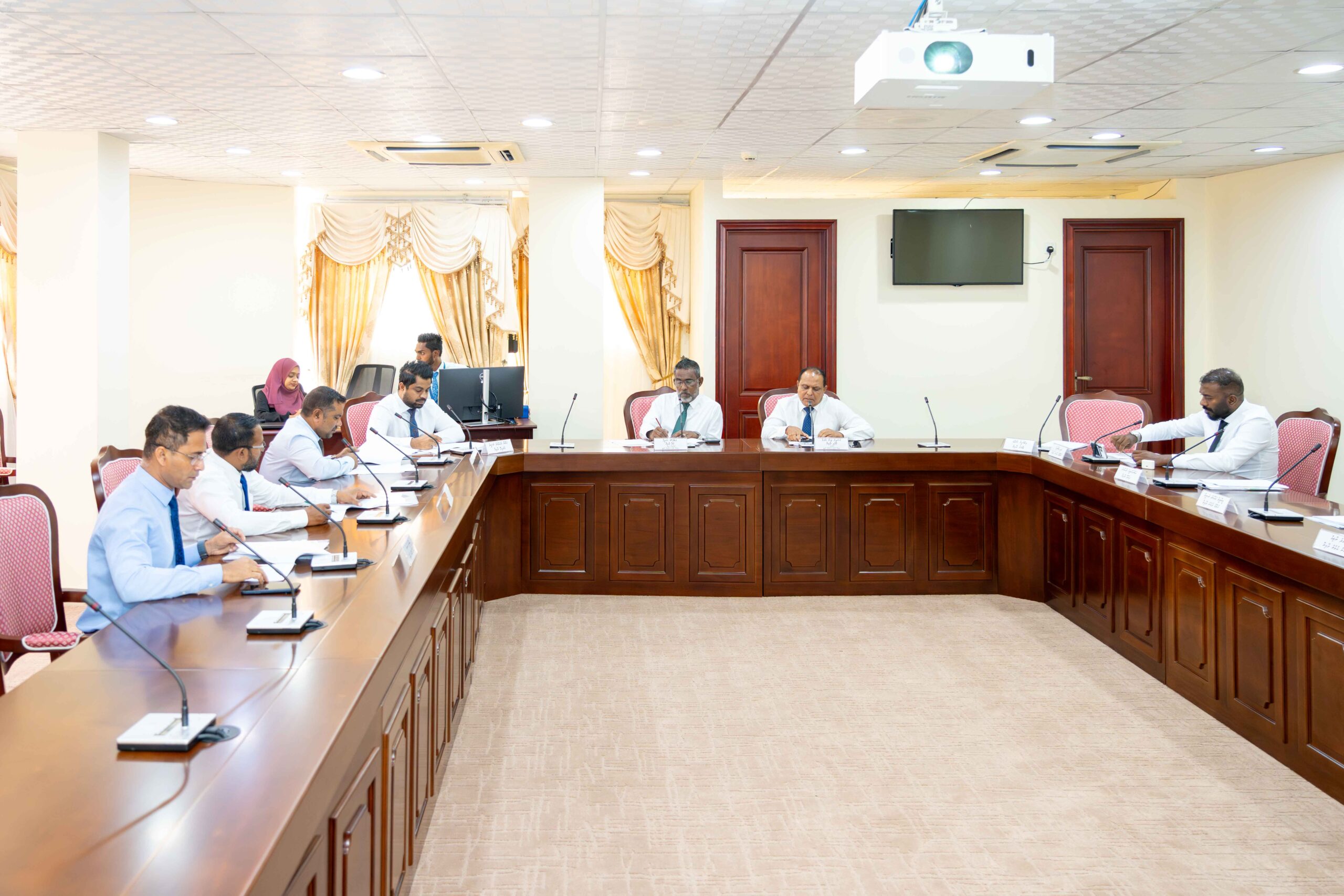 ގާނޫނުއަސާސީއަށް ގެންނަ އިސްލާހު 10 ދުވަހުން ނިންމަން ކޮމިޓީން ނިންމައިފި