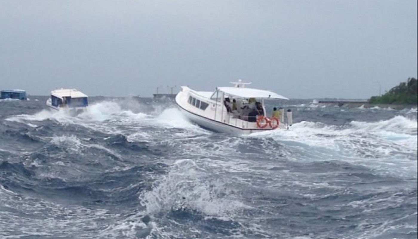 ކިނޮޅޮހާ ދިމާލުން ކަނޑުމަތިން މަރުވެފައިވާ މީހެއްގެ ހަށިގަނޑު ފެނިއްޖެ