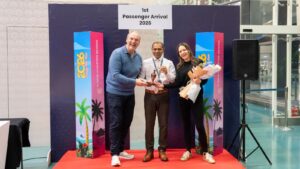 ވެލާނާ އިންޓަނޭޝަނަލް އެއާޕޯޓުން އަހަރުގެ ފުރަތަމަ ފަސިންޖަރަށް ޚާއްސަ މަރުހަބާއެއް