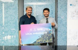 ފައިސާގެ މައްސަލަތަކާއި މެމްބަރުންގެ ނުރުހުން: "2 އޮފް އަސް" ގެ އެމްބެސެޑަރުކަން ސަސްޕެންޑްކޮށްފި