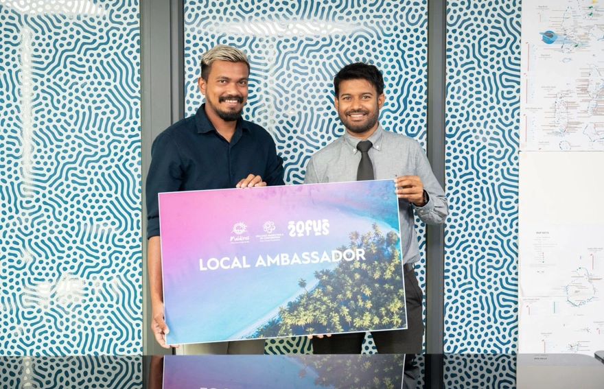 ފައިސާގެ މައްސަލަތަކާއި މެމްބަރުންގެ ނުރުހުން: "2 އޮފް އަސް" ގެ އެމްބެސެޑަރުކަން ސަސްޕެންޑްކޮށްފި