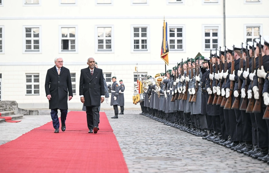 ރައީސް މުއިއްޒު ޖަރުމަނަށް ކުރައްވާ ދަތުރުފުޅުގައި ރަސްމީ މަރުހަބާ ދަންނަވައިފި