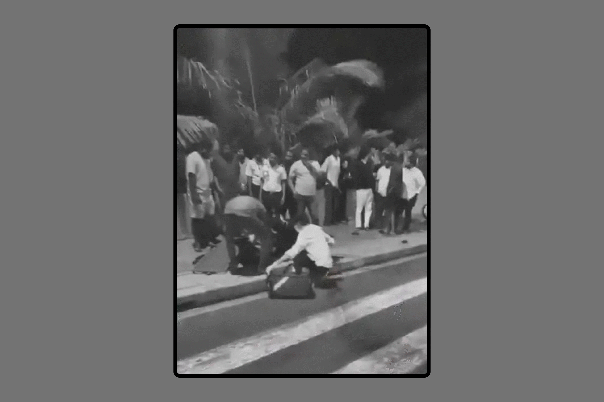 ބްރިޖު ކައިރީ ހިނގި ނުރައްކާތެރި އެކްސިޑެންޓުގައި ސައިކަލު ދުއްވަން އިން ޒުވާނާ ޝަރުތުތަކަކާއެކު ދޫކޮށްލައިފި