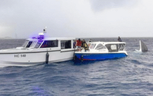 ގުޅީފަޅު ކައިރިއަށް ލޯންޗެއް ބަންޑުން ޖަހާލައި، ފަތުރުވެރިންތަކެއް ސަލާމަތްކޮށްފި