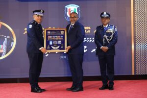 32 އަހަރުގެ ޚިދުމަތަށްފަހު ރިޓަޔަރކުރެއްވި ކުރީގެ ސީޕީ ނަވީންގެ އަގުވަޒަންކޮށްފި