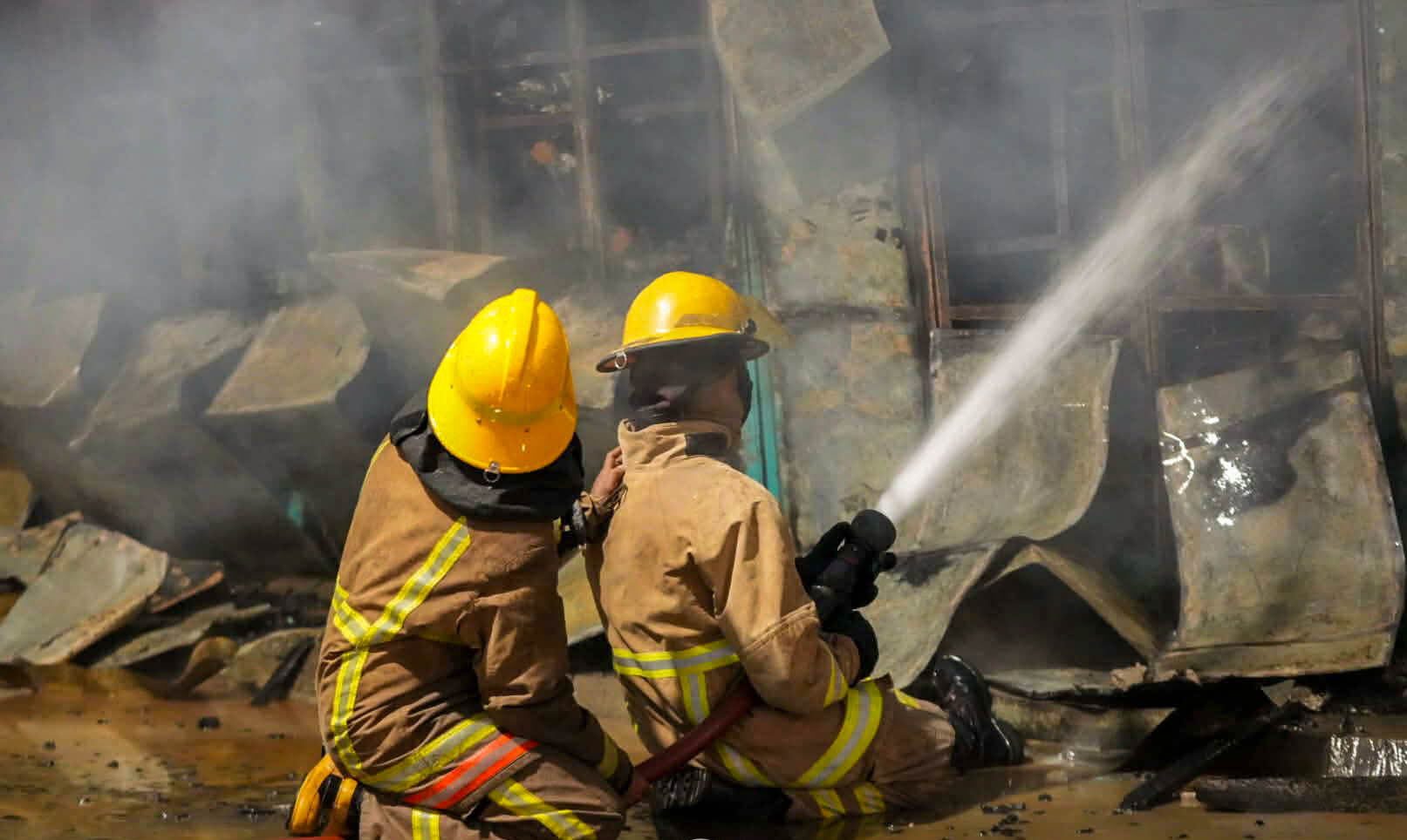 ކެމިކަލް ގުދަނުގައި ރޯވި އަލިފާންގަނޑު ނިއްވާލައިފި، ދުމުގެ އަސަރުކޮށްގެން މީހަކަށް ފަރުވާދެނީ