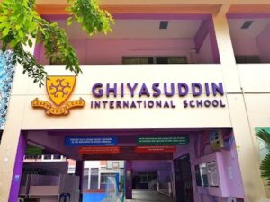 ގިޔާސުއްދީން ސްކޫލުން ވައްކަންކޮށްގެން ފިލަން އުޅުނު މީހަކު ހައްޔަރުކޮށް ބަންދުކޮށްފި