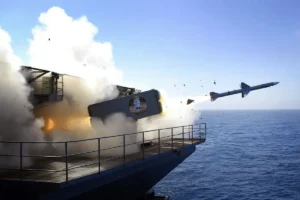 އަރަބި ކަނޑުގައި އޮތް އެމެރިކާގެ މަނަވަރު 'ޔޫއެސްއެސް އަބްރަހަމް ލިންކަން' އަށް އީރާނުން ހަމަލާދީފި