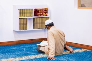 ސައުދީން ހަދިޔާކުރި މުސްޙަފްތައް އަލަށް ހުޅުވި މިސްކިތްތަކަށް ފޯރުކޮށްދީފި