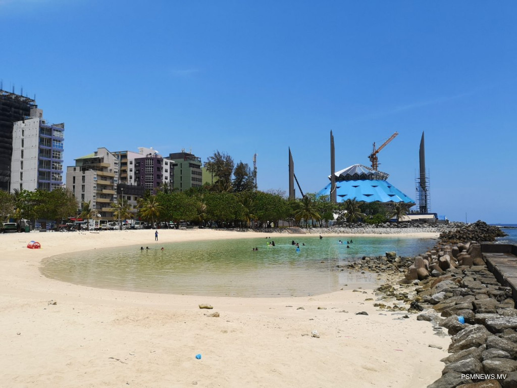 ވޯލްޑްކަޕް ބަލާލަން އާޓިފިޝަލް ބީޗުގައި ލެޑް ސްކްރީނެއް ބަހައްޓާނެ ބަޔަކު ހޯދަނީ