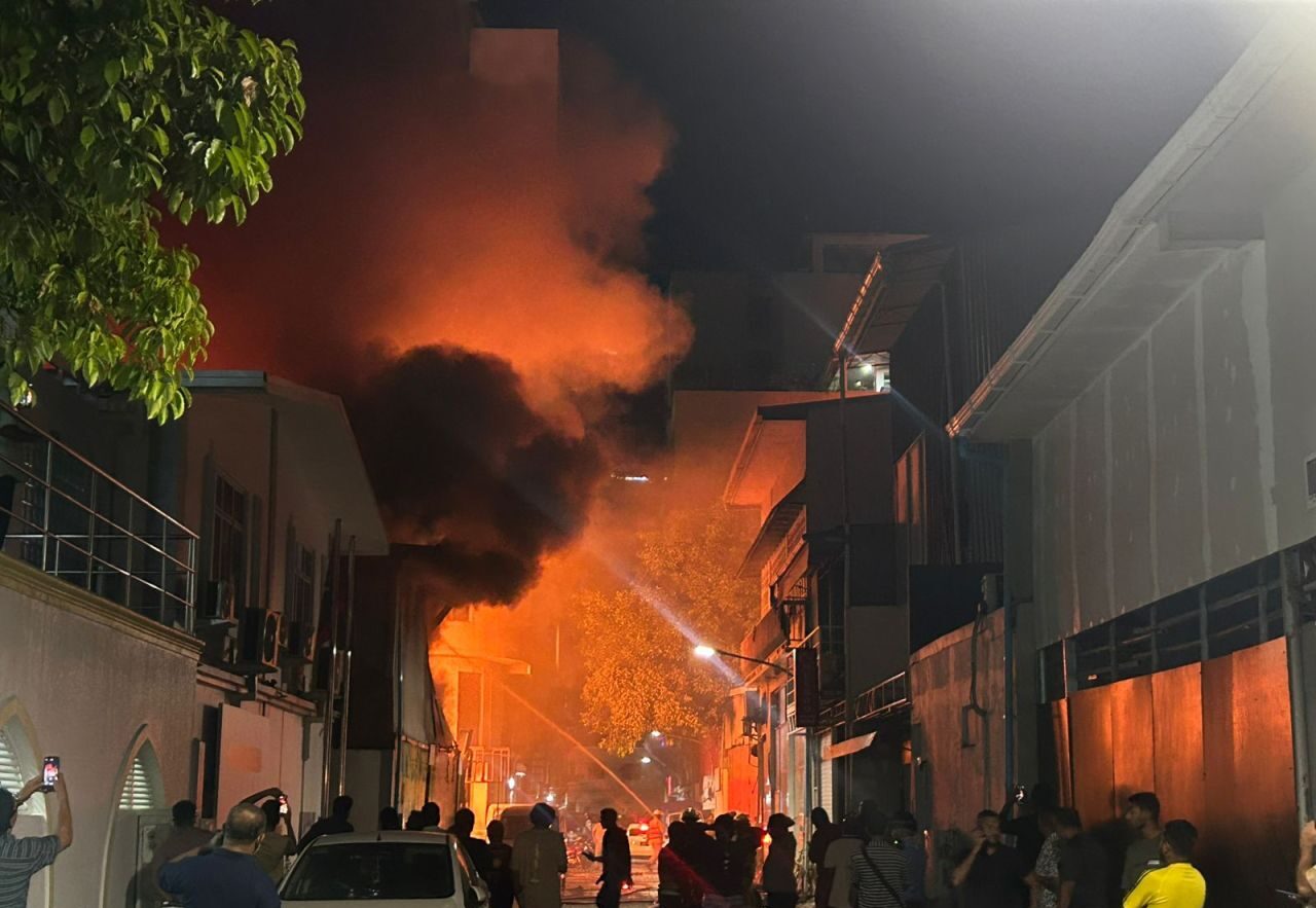 ކެމިކަލް ގުދަނުގައި ރޯވުމާ ގުޅިގެން މީހުން ހުސްކޮށް، ސޯޝަލް ސެންޓަރުގައި އެހީތެރިކަން ދޭން ފަށައިފި