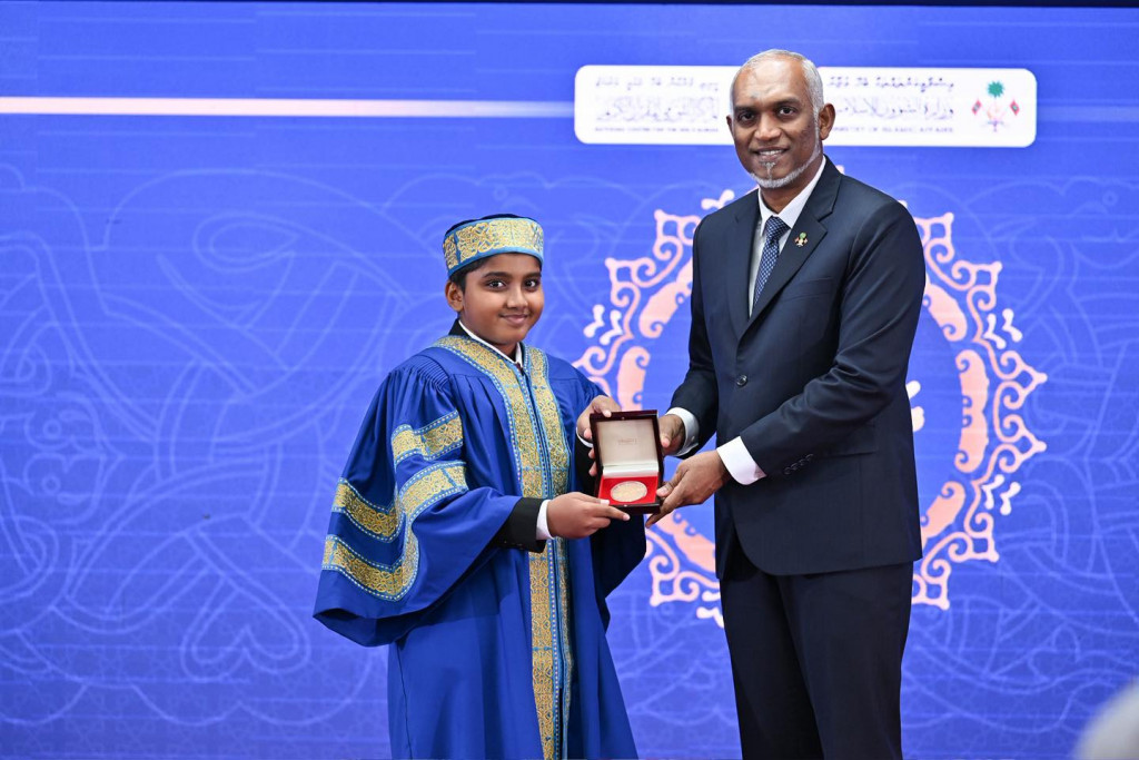 ތާރީޚުގައި ވެސް އެންމެ ގިނަ ހާފިޒުން ދަސްވެނިވެ، ޝަރަފު ހޯދައިފި