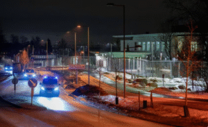 ނޯވޭގައި ހުންނަ އެމެރިކާގެ އެމްބަސީ ކައިރީގައި ބާރުގަދަ އެއްޗެއް ގޮއްވާލައިފި