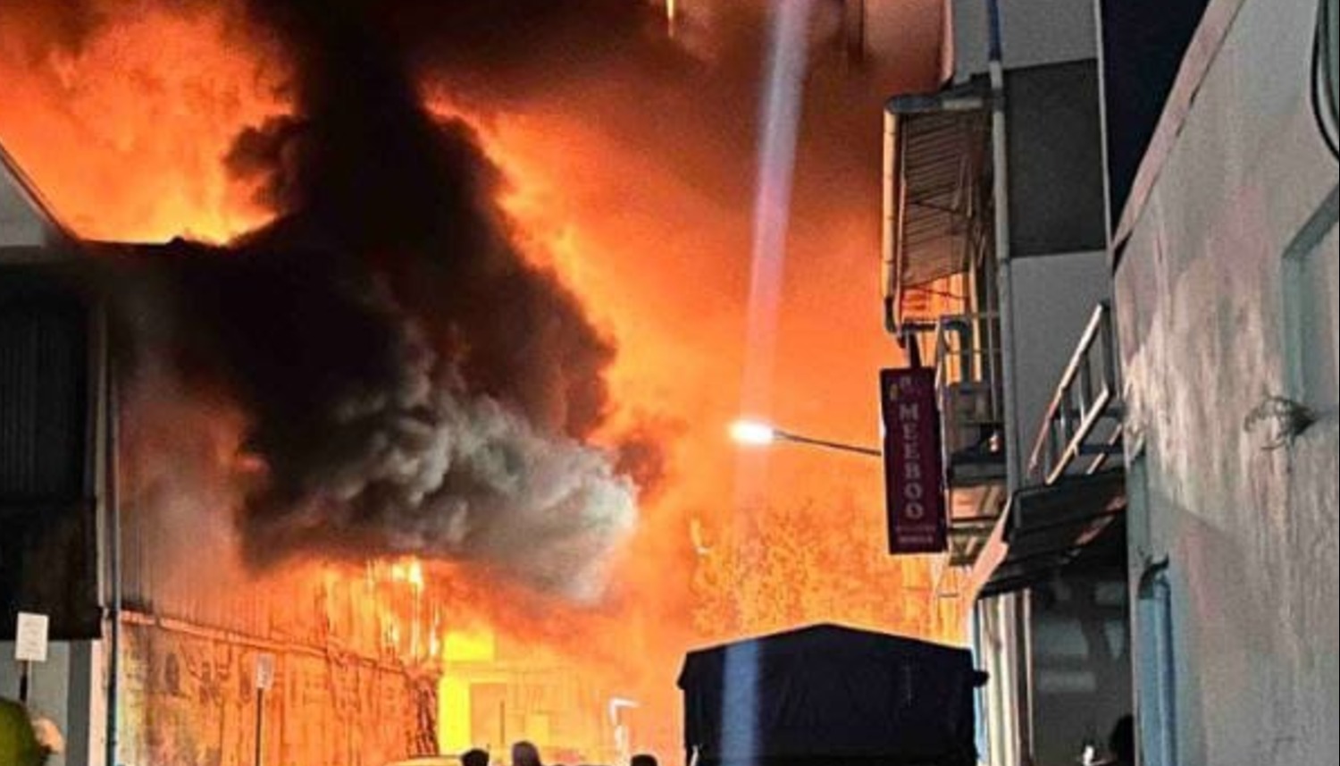 ޕްރައިމް ފާޓިލައިޒާ ގުދަނުގައި ރޯވެ، ކައިރީގައި ހުރި 5 ގެއަކުން މީހުން ހުސްކޮށްފި