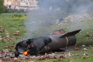 އިޒްރޭލުގެ މުހިންމު އަސްކަރީ މަރުކަޒުތަކަކަށް އީރާނުން ވަރުގަދަ ހަމަލާތަކެއް ދީފި